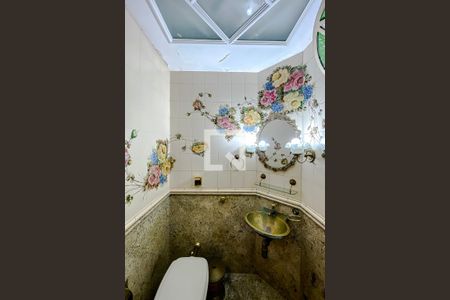Lavabo de casa para alugar com 4 quartos, 390m² em Vila Claudia, São Paulo