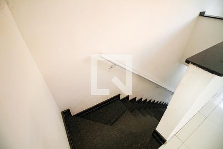 Escada de casa de condomínio para alugar com 2 quartos, 68m² em Sítio do Campo, Praia Grande