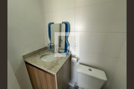 Banheiro de apartamento à venda com 1 quarto, 43m² em Jardim Tupanci, Barueri