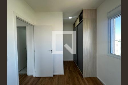 Quarto de apartamento à venda com 1 quarto, 43m² em Jardim Tupanci, Barueri