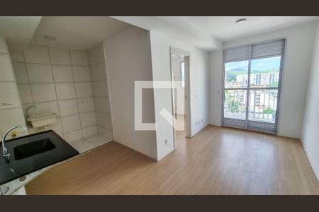 Sala de apartamento para alugar com 2 quartos, 40m² em Irajá, Rio de Janeiro