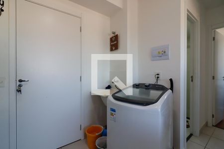 Sala/Cozinha e Área de Serviço de apartamento para alugar com 2 quartos, 32m² em Engenheiro Goulart, São Paulo