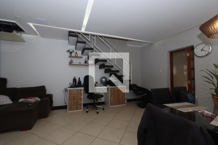 Sala de casa à venda com 3 quartos, 275m² em Vila Antonieta, São Paulo
