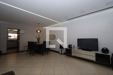 Casa à venda com 3 quartos, 275m² em Vila Antonieta, São Paulo