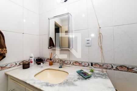 Banheiro de apartamento à venda com 1 quarto, 57m² em Santo Agostinho, Belo Horizonte