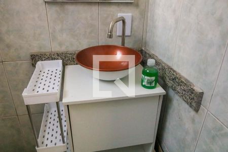 Banheiro de apartamento para alugar com 1 quarto, 49m² em Tomás Coelho, Rio de Janeiro