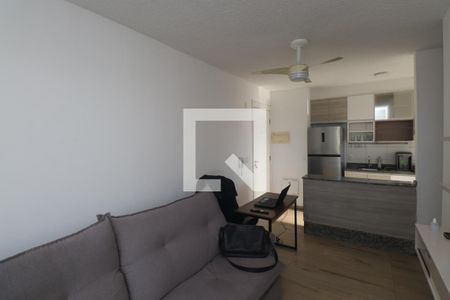 Sala  de apartamento para alugar com 2 quartos, 47m² em Parque Edu Chaves, São Paulo