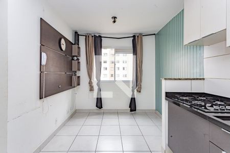 Sala e cozinha de apartamento para alugar com 2 quartos, 33m² em Parque Fongaro, São Paulo