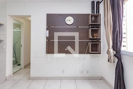 Sala e cozinha de apartamento para alugar com 2 quartos, 33m² em Parque Fongaro, São Paulo