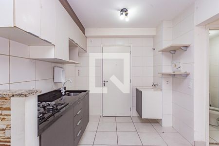 Sala e cozinha de apartamento para alugar com 2 quartos, 33m² em Parque Fongaro, São Paulo