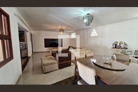 Casa à venda com 3 quartos, 350m² em Jardim Icarai, São Paulo