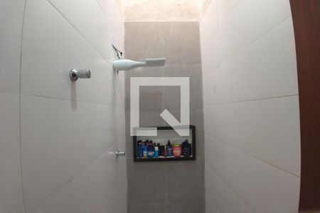 Banheiro  de casa de condomínio para alugar com 2 quartos, 55m² em Jardim Melvi, Praia Grande