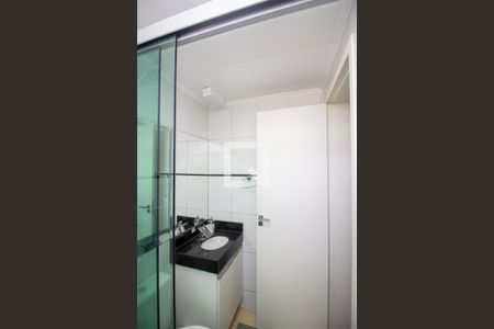 Banheiro da Suíte de apartamento à venda com 3 quartos, 60m² em Kennedy, Contagem