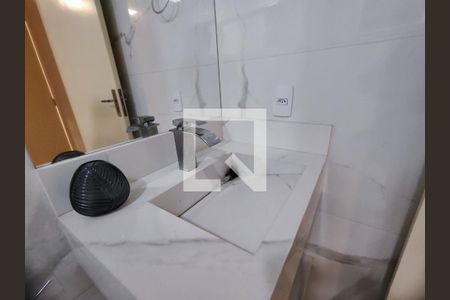 Banheiro da Suíte 1 de casa de condomínio para alugar com 2 quartos, 100m² em Recreio dos Bandeirantes, Rio de Janeiro