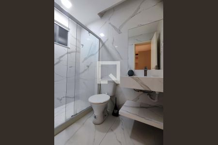 Banheiro da Suíte 1 de casa de condomínio para alugar com 2 quartos, 100m² em Recreio dos Bandeirantes, Rio de Janeiro