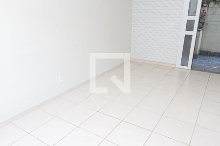 Sala de casa de condomínio para alugar com 2 quartos, 45m² em Campo Grande, Rio de Janeiro