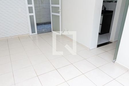 Sala de casa de condomínio para alugar com 2 quartos, 45m² em Campo Grande, Rio de Janeiro