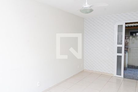 Sala de casa de condomínio para alugar com 2 quartos, 45m² em Campo Grande, Rio de Janeiro