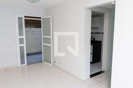 Sala de casa de condomínio para alugar com 2 quartos, 45m² em Campo Grande, Rio de Janeiro