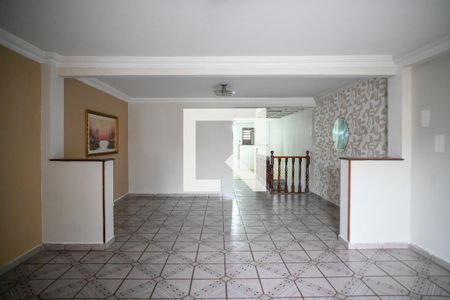 Casa para alugar com 4 quartos, 300m² em Vila Santo Estefano, São Paulo