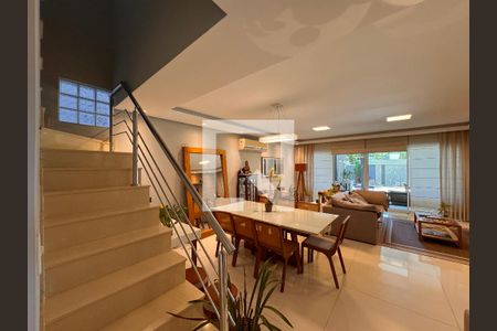Sala de casa de condomínio à venda com 3 quartos, 300m² em Recreio dos Bandeirantes, Rio de Janeiro