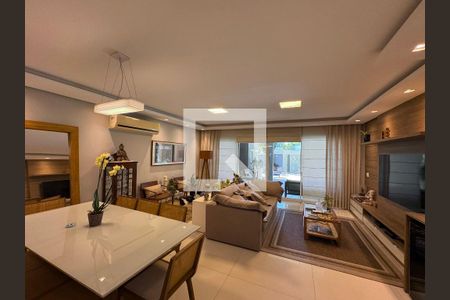 Sala de casa de condomínio à venda com 3 quartos, 300m² em Recreio dos Bandeirantes, Rio de Janeiro