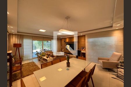 Sala de casa de condomínio à venda com 3 quartos, 300m² em Recreio dos Bandeirantes, Rio de Janeiro