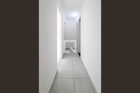 Corredor  de apartamento para alugar com 2 quartos, 49m² em Parque Pinheiros, Taboão da Serra