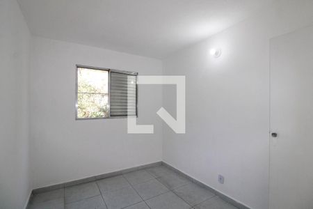 Quarto 2 de apartamento para alugar com 2 quartos, 49m² em Parque Pinheiros, Taboão da Serra