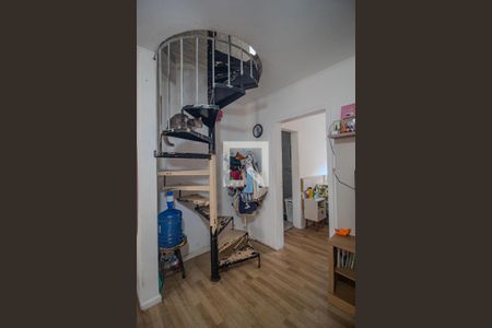 Escada de apartamento à venda com 2 quartos, 93m² em Santo Antônio, Porto Alegre