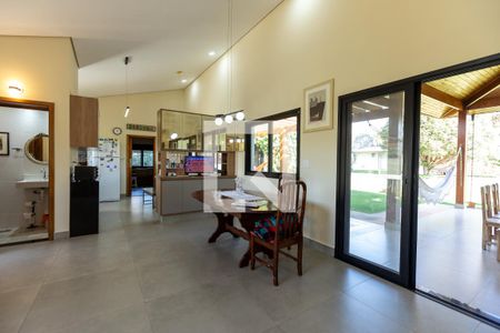 Sala  de casa de condomínio à venda com 3 quartos, 1250m² em Parque Xangrilá, Campinas