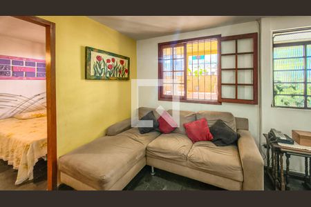 Sala de casa à venda com 4 quartos, 105m² em Grajaú, São Paulo