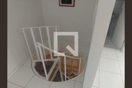 Escada de apartamento à venda com 2 quartos, 130m² em Medianeira, Porto Alegre
