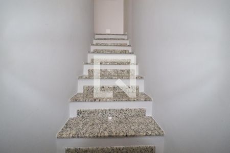 Escada de casa para alugar com 3 quartos, 125m² em Vila Metalúrgica, Santo André