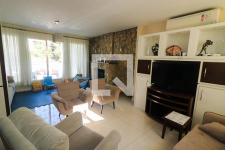 Sala de casa à venda com 5 quartos, 274m² em Tristeza, Porto Alegre