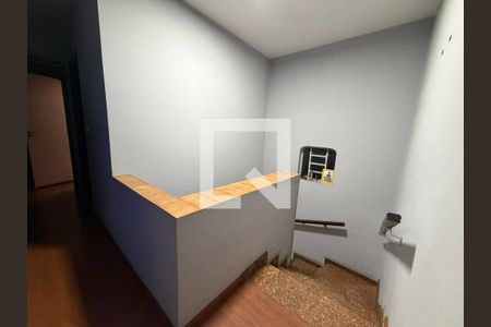 Corredor de casa para alugar com 6 quartos, 255m² em Vila Sacadura Cabral, Santo André