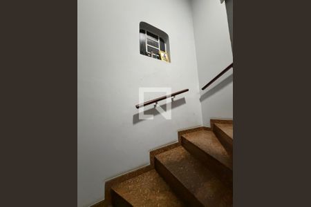 Escada de casa para alugar com 6 quartos, 255m² em Vila Sacadura Cabral, Santo André