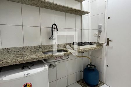 Cozinha de kitnet/studio para alugar com 1 quarto, 21m² em Ponta da Praia, Santos