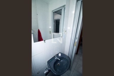 Banheiro de apartamento para alugar com 1 quarto, 50m² em Vista Alegre, Rio de Janeiro