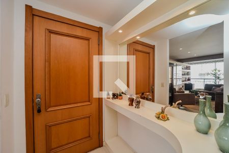 Hall de entrada de apartamento para alugar com 3 quartos, 163m² em Passo D’areia, Porto Alegre