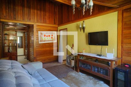 Sala de casa de condomínio para alugar com 3 quartos, 280m² em Flamengo, Maricá