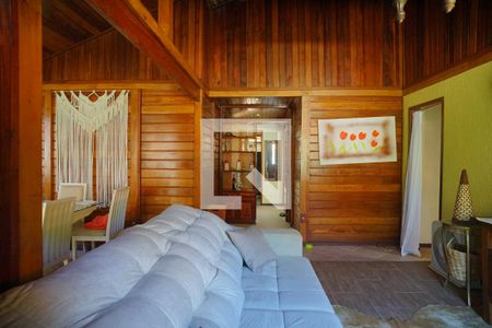 Sala de casa de condomínio para alugar com 3 quartos, 280m² em Flamengo, Maricá