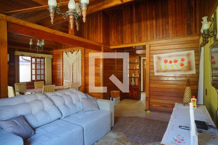 Sala de casa de condomínio para alugar com 3 quartos, 280m² em Flamengo, Maricá