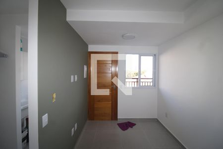 Sala / Cozinha de apartamento para alugar com 1 quarto, 28m² em Vila Mazzei, São Paulo