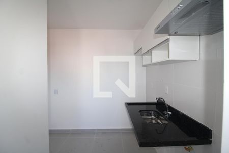 Sala / Cozinha de apartamento para alugar com 1 quarto, 28m² em Vila Mazzei, São Paulo