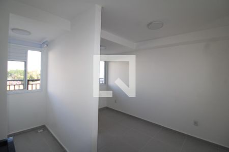 Sala / Cozinha de apartamento para alugar com 1 quarto, 28m² em Vila Mazzei, São Paulo