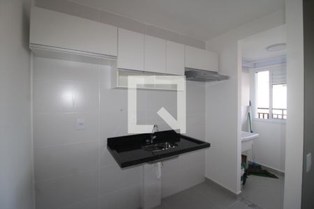 Sala / Cozinha de apartamento para alugar com 1 quarto, 28m² em Vila Mazzei, São Paulo