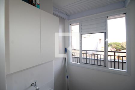 Sala / Cozinha de apartamento para alugar com 1 quarto, 28m² em Vila Mazzei, São Paulo