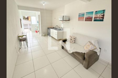 Sala de TV de kitnet/studio para alugar com 1 quarto, 17m² em São João do Rio Vermelho, Florianópolis