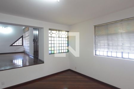 Sala 2 de casa à venda com 5 quartos, 497m² em Ouro Preto, Belo Horizonte